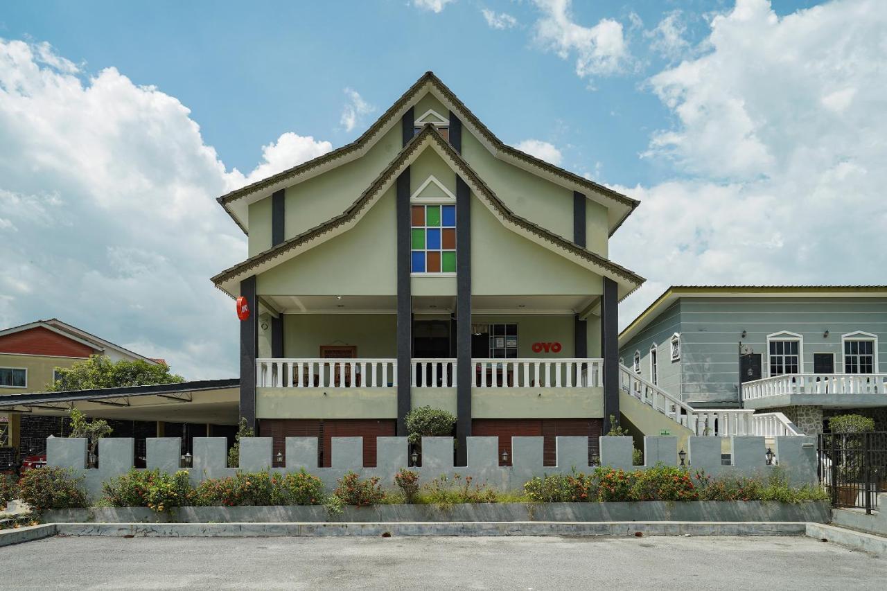 Oyo 90451 Bangi Moya Guesthouse Esterno foto