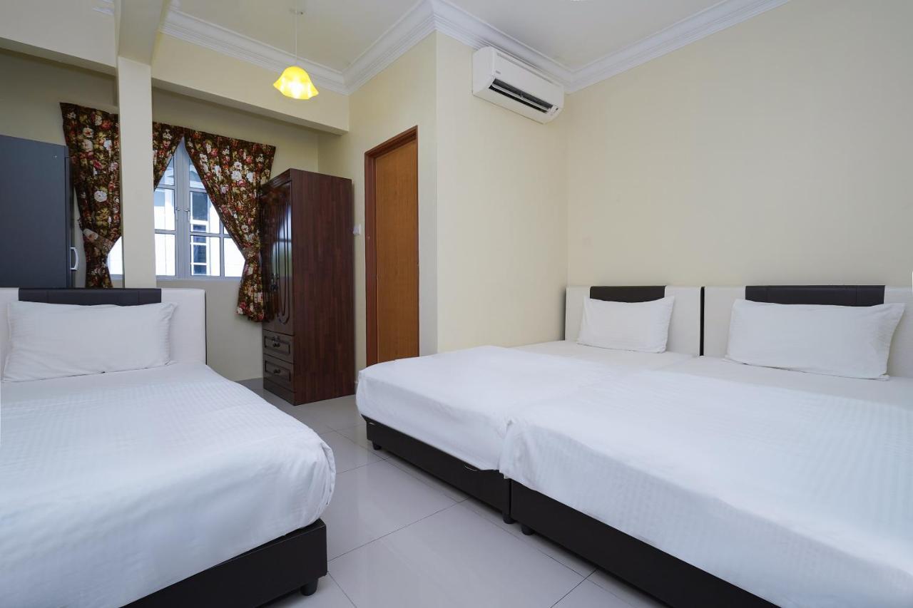 Oyo 90451 Bangi Moya Guesthouse Esterno foto