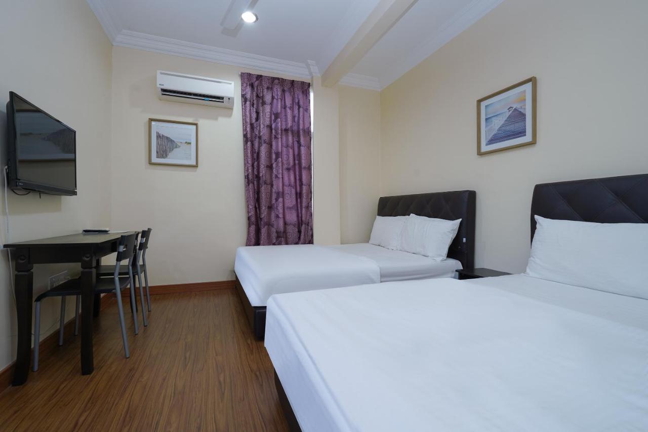 Oyo 90451 Bangi Moya Guesthouse Esterno foto