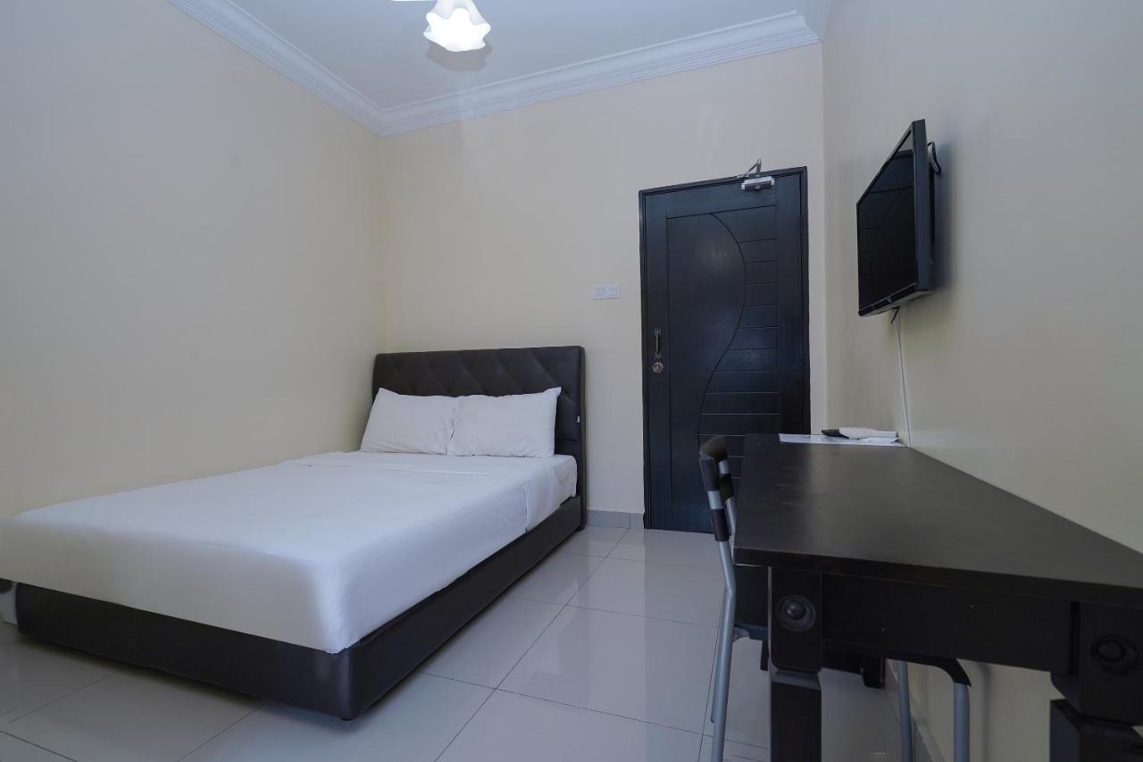 Oyo 90451 Bangi Moya Guesthouse Esterno foto