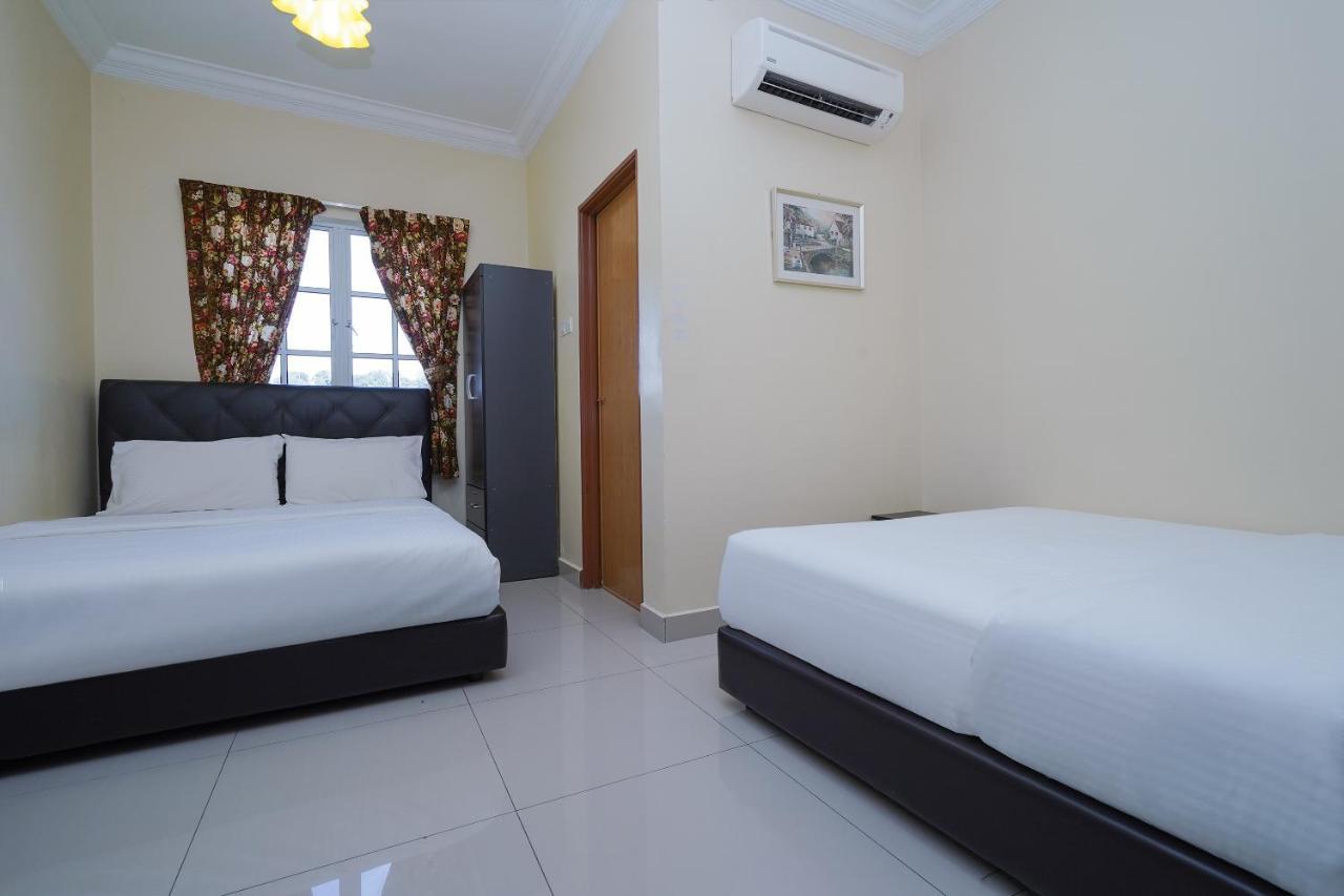 Oyo 90451 Bangi Moya Guesthouse Esterno foto