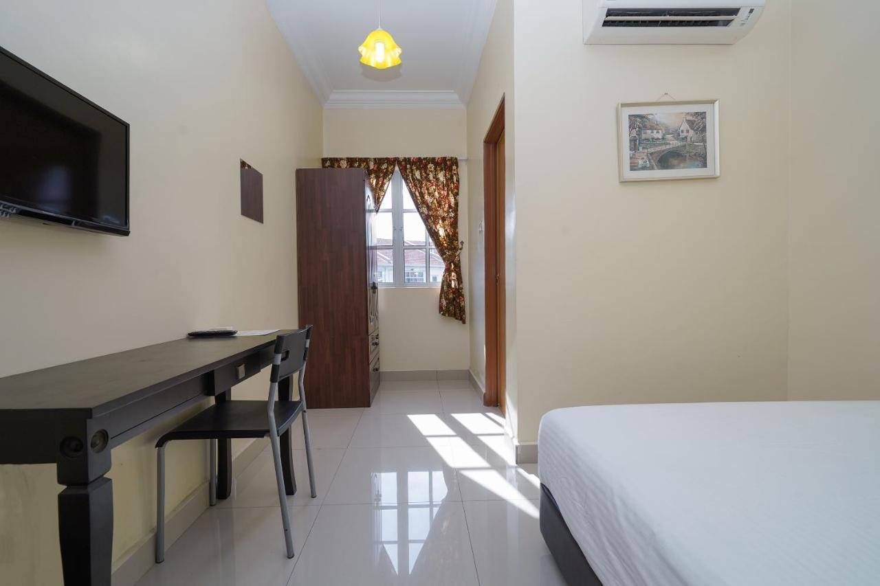 Oyo 90451 Bangi Moya Guesthouse Esterno foto