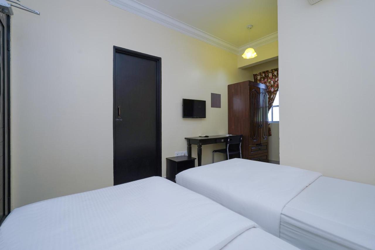 Oyo 90451 Bangi Moya Guesthouse Esterno foto